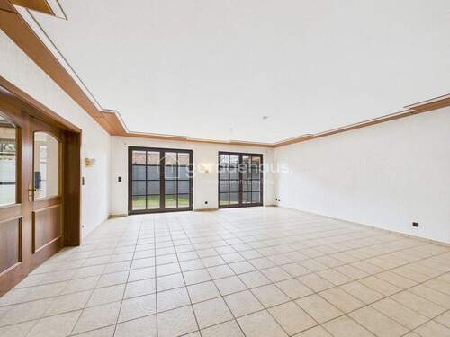 CAM03818G0-PR0073-STILL034 - 