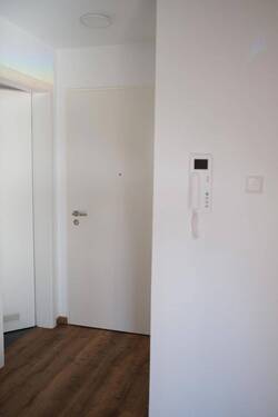 Flur, Blick Richtung Eingang - 