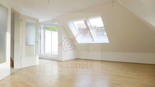 Wohnzimmer II - 3 Zimmer Etagenwohnung in München