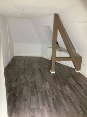 Schlafzimmer - SCHÖNE 3-Raum-Wohnung Dachgeschoß, Nähe Zentrum Werdau, ca. 75 qm