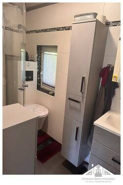 modernes Duschbad - 