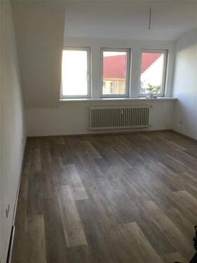 Wohnen/Essen - Kernsanierte helle 3-Zimmer-Wohnung mit großzügigem Wohn-Essbereich und schönem großen Balkon