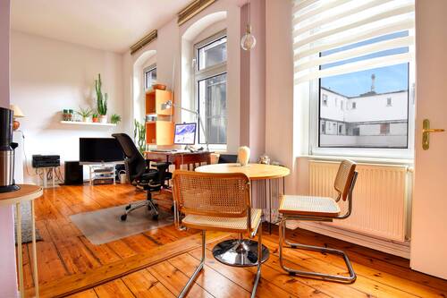 Blick ins Wohnzimmer - 