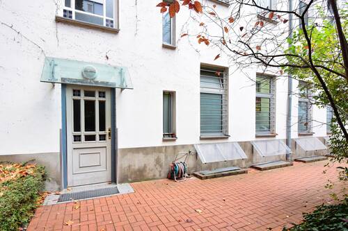 Hauseingang Seitenflügel - 