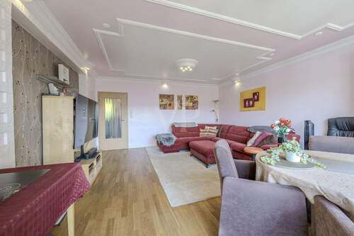 Wohn- und Esszimmer - 4 Zimmer Etagenwohnung in Esslingen am Neckar