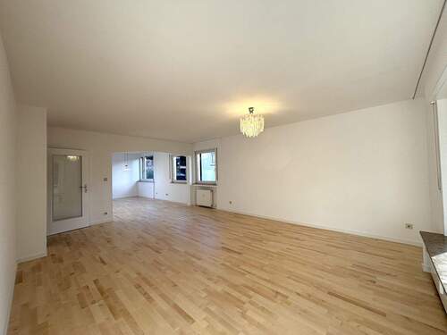 Wohn- und Esszimmer - Etagenwohnung mit 86,00 m² in Stuttgart / Stuttgart-Ost zur Miete