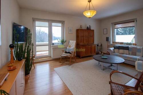 Wohnbereich mit Balkonzugang - 