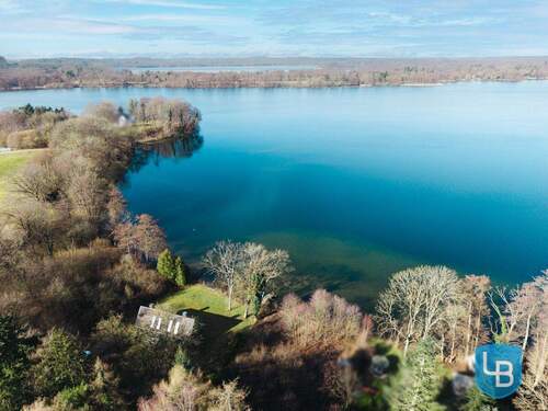 Umgeben von Wald ... - 