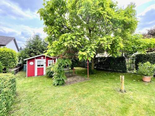 Gartenfreunde willkommen - Sonniger und großer Garten - Großmutters Häuschen wartet auf die junge Familie