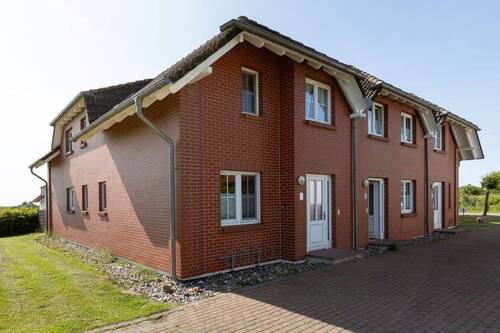 Das gepflegte Mehrfamilienhaus - 2 Zimmer Etagenwohnung zum Kaufen in Sagard