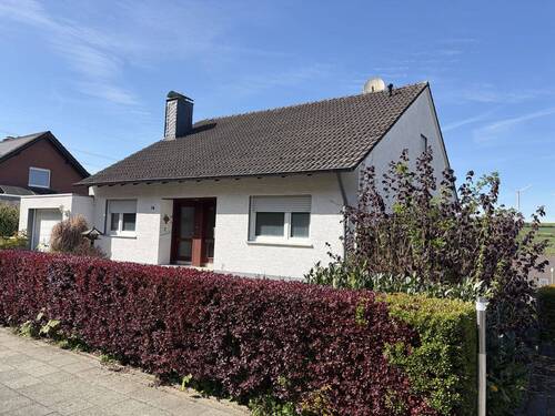 Exposébild - Substanz trifft Potenzial in Atteln - Jetzt anpacken! Gepflegtes Einfamilienhaus in ruhiger Lage.