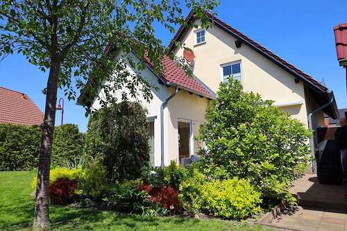 Rückansicht - Freistehendes Einfamilienhaus in Grimma +++ Kamin, EBK, Keller, FuBoHe, Garage ...