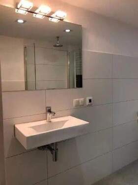 Modernes Badezimmer EG - 2 Zimmer Etagenwohnung in Bamberg