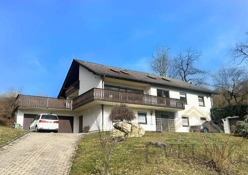 Titelbild_ - Großzügiges Einfamilienhaus mit viel Potenzial und Ausbau-Reserve in Scheßlitz bei Bamberg