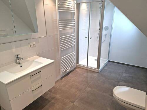 Geräumiges Badezimmer - 
