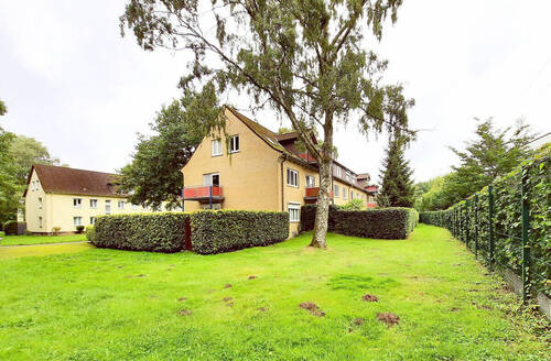 Hausansicht Gartenseite - *** keine Käuferprovision *** Vermietete Terrassenwohnung mit kleinem Gartenanteil in Hamburg-Rahlstedt