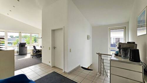 Bürohaus 1 - Räumlichkeiten im OG - 