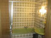BLICK IN DAS BADEZIMMER - 