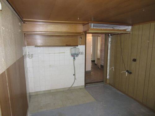 BLICK IN DEN GROSSEN KELLERRAUM - 