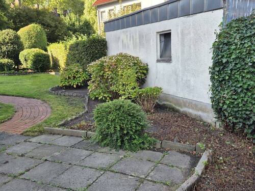 GEPFLEGT IM GRÜNEN SITZEN - 