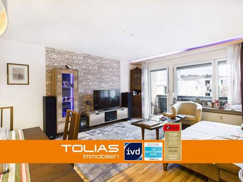 Titelbild - Neckarwärts wohnt es sich leichter - in drei Zimmern mit Blick bis zur Grabkapelle