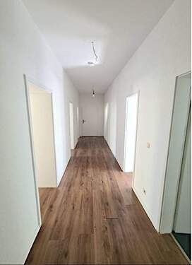 Flur - 5 Zimmer Etagenwohnung in Chemnitz