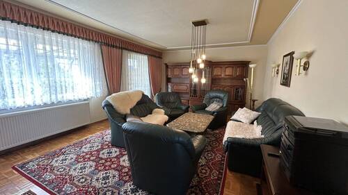 Großzügiges Wohnzimmer - 