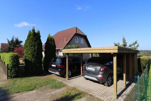 Carport und Stellplätze - 