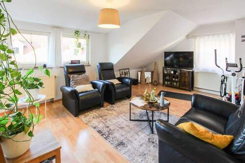 Wohnzimmer - 4 Zimmer Etagenwohnung zum Kaufen in Esslingen am Neckar