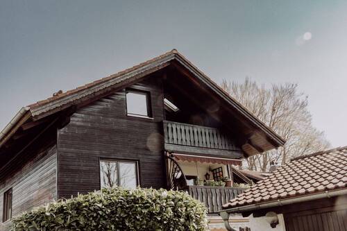 Außenansicht - Erstbezug nach Renovierung - Moderne Dachgeschosswohnung mit Bergblick!