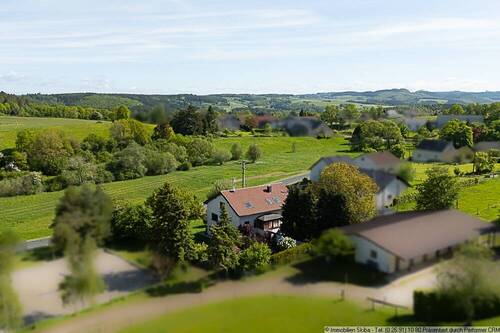 Blick ins Grüne - 9 Zimmer Einfamilienhaus in Bodenbach