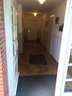 Hausflur - 4 Zimmer Terrassenwohnung in Klein Nordende