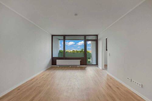 Wohnzimmer mit Loggia - 2 Zimmer Etagenwohnung in Troisdorf