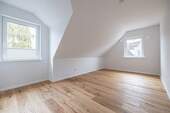 Lichtdurchflutetes Zimmer - 