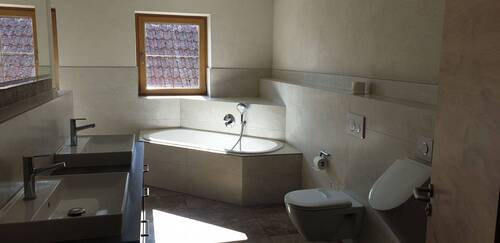 Bad.jpg - 6 Zimmer Einfamilienhaus zur Miete in Rottenburg a. d. Laaber