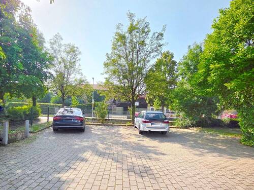 Parkplätze 2 - 