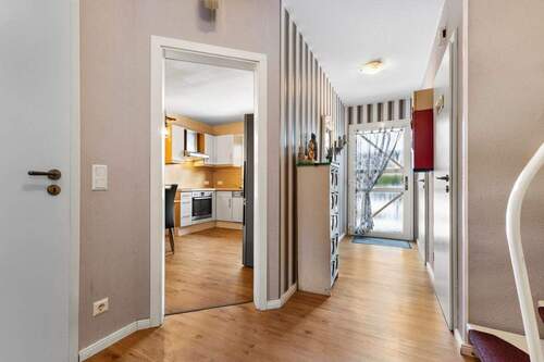 Flur - 4 Zimmer Reihenendhaus in Emden