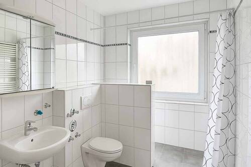 Badezimmer - 3 Zimmer Einfamilienhaus in Wiesbaden