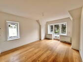 lichtdurchflutetes Wohnzimmer - 