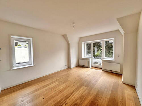 lichtdurchflutetes Wohnzimmer - 