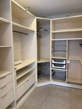 ANKLEIDEZIMMER - 