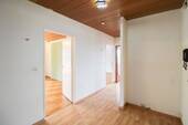 Flur Wohnung 1 OG - 5 Zimmer Einfamilienhaus in Pforzheim
