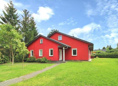 Vorderansicht - Architekten-Bungalow zur Miete - stilvolles Wohnen auf 160 m² mit Garten und Carport
