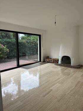 helles Wohnzimmer - 2 Zimmer Einfamilienhaus zur Miete in Düsseldorf