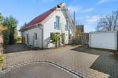 Zufahrt - 7 Zimmer Einfamilienhaus in Stetten