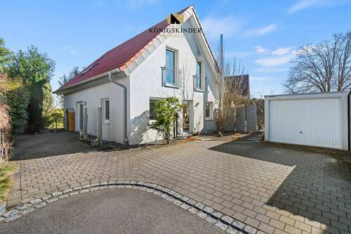 Zufahrt - 7 Zimmer Einfamilienhaus in Stetten