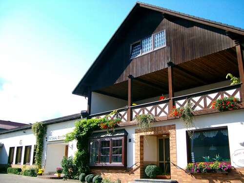 Cafe Kleck außen (1) - Gastronomieobjekt mit Wohnungen in Marsberg-Westheim