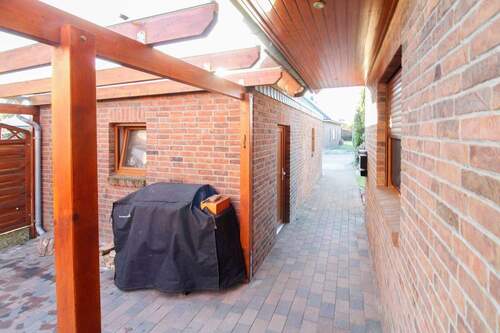 Blick zur Garage - 4 Zimmer Einfamilienhaus in Wistedt