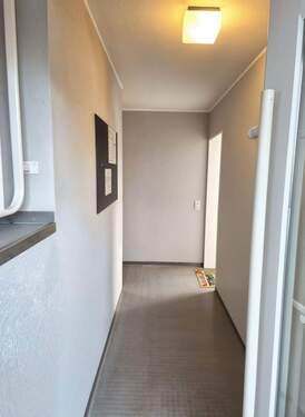 Flur Treppenhaus - Etagenwohnung mit 59,00 m&sup2; in Pforzheim zum Kaufen