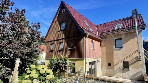 Hinteransicht - Einfamilienhaus mit viel Platz - 249.000,00 EUR Kaufpreis, ca.  261,00 m² Wohnfläche